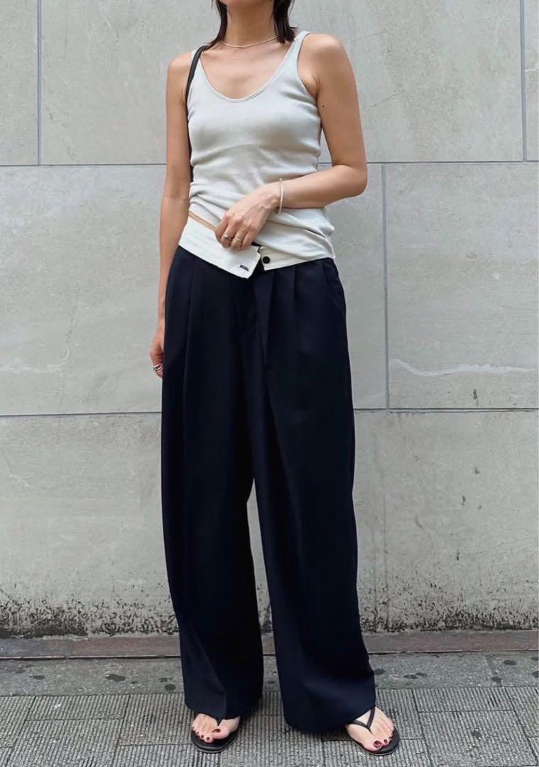 ETRE TOKYO フォールドベルトタックパンツ（ネイビー）