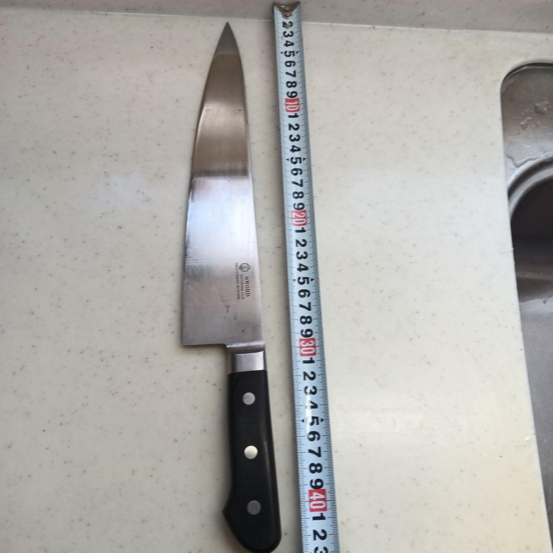 刃渡り約30cmの牛刀目立った傷や汚れなし