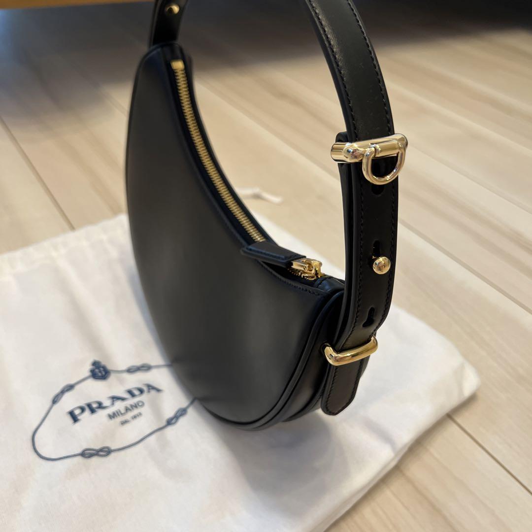 【PRADA】アーケ レザーショルダーバッグ PRADA プラダ アーケ レザー ショルダーバッグ - メルカリ