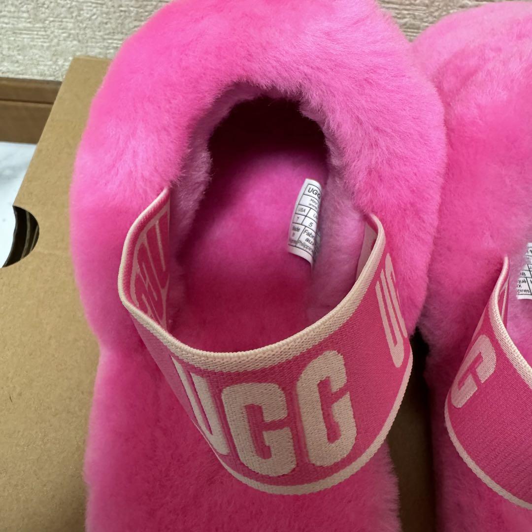 「新品」UGG レディース Fluff Yeah ピンクファーサンダル