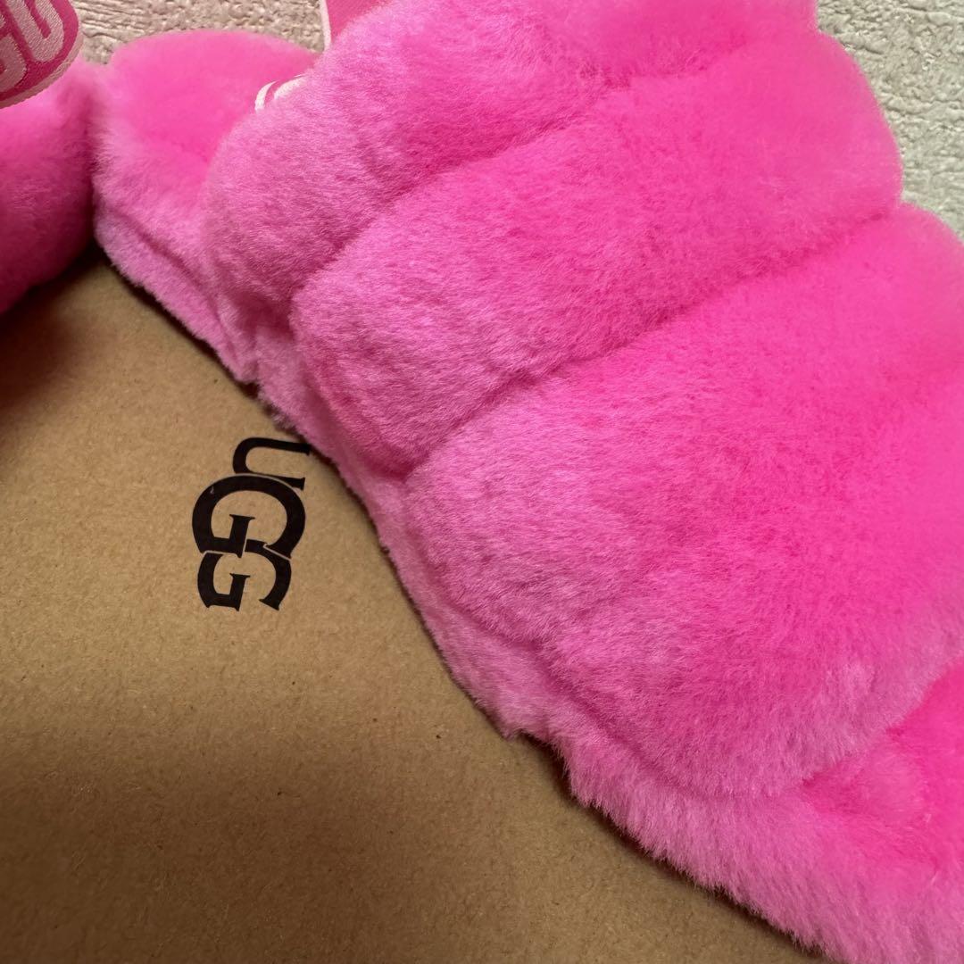 「新品」UGG レディース Fluff Yeah ピンクファーサンダル