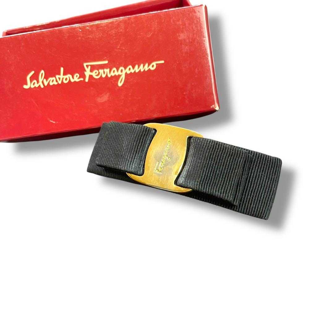 き Ferragamo フェラガモ ヴァラ バレッタ ブラックSalvatore Ferragamo
