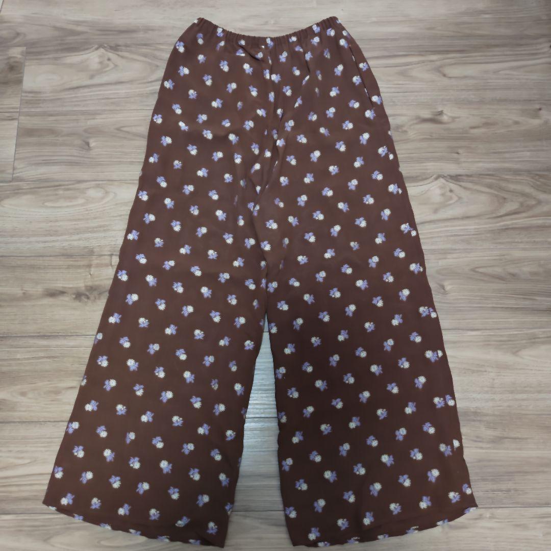 マメクロゴウチ Flower Jacquard Pants
ワイドパンツ