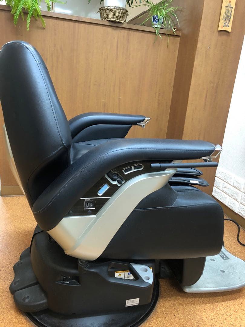 タカラベルモント　バーバーチェアー