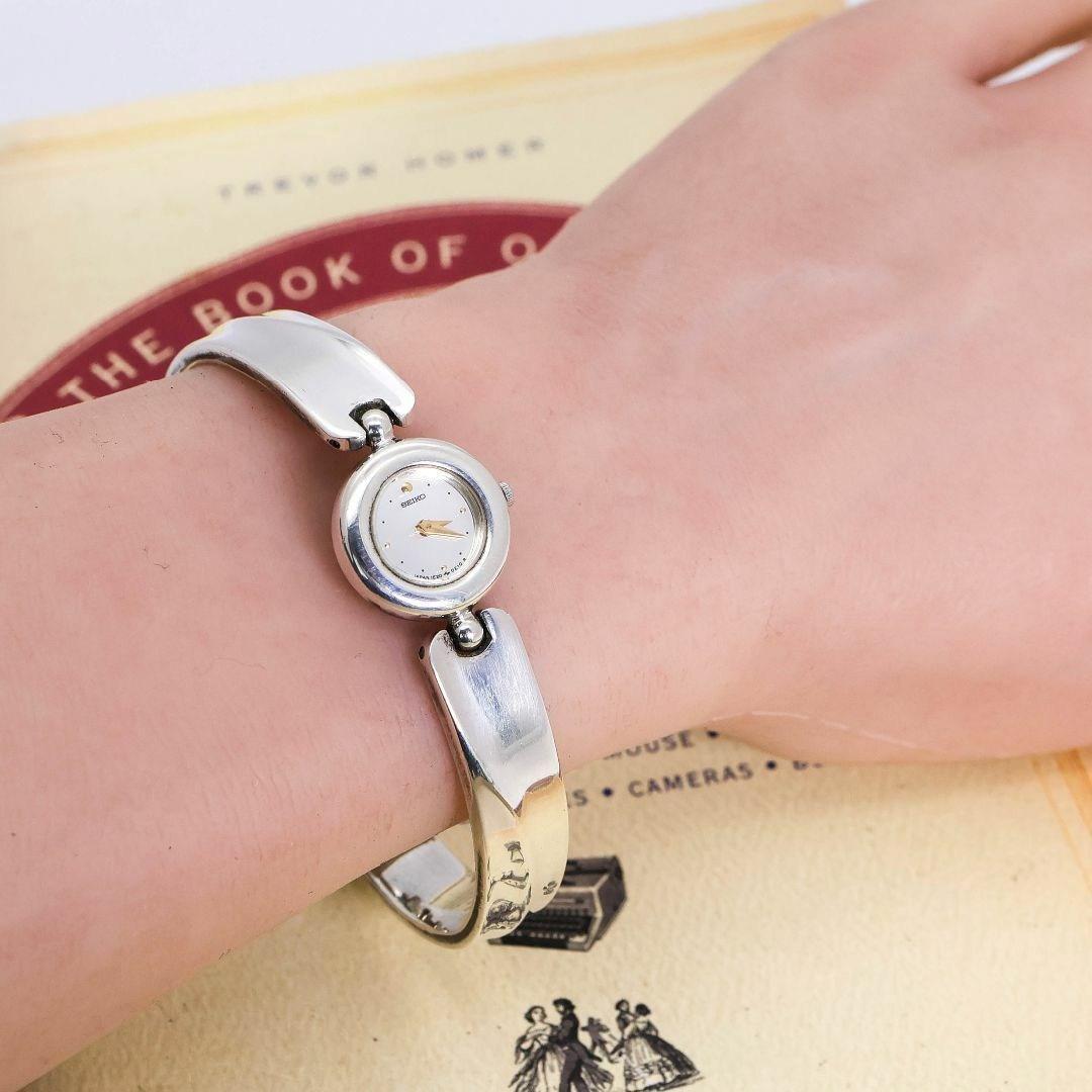 稼働 SEIKO 腕時計 シルバー925 バングル ラウンド レディース 696 稼働 SEIKO 腕時計 シルバー925 バングル ラウンド レディース