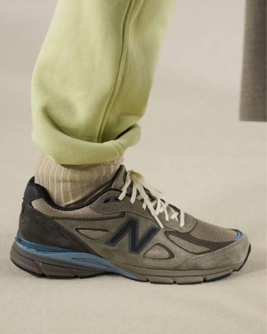 セール中　AURALEE x New Balance 990V4