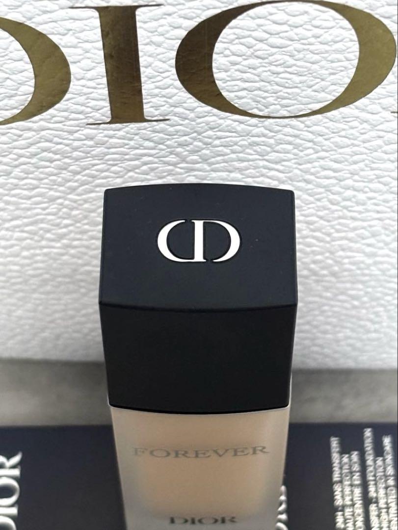 Dior ディオールスキン フォーエヴァー フルイド マット 1N
