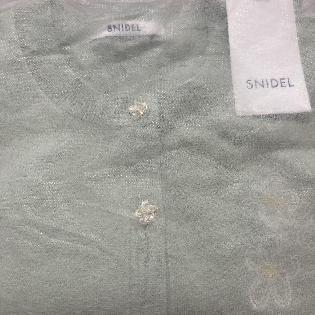 SNIDEL フラワーモチーフワンポイントカーディガン 限定色 MNT