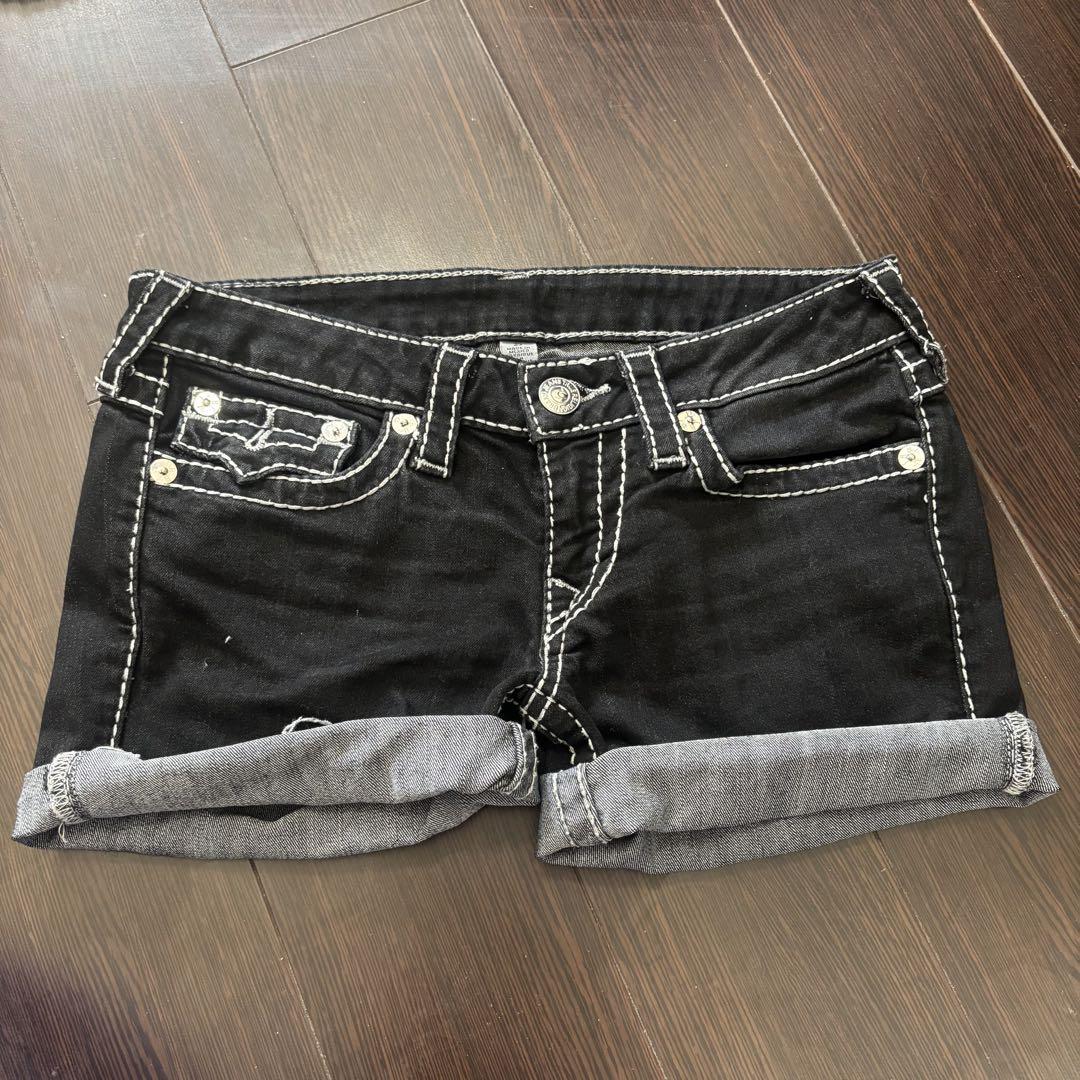 True Religion ショートパンツブラック　海外ガール　アメリカン
