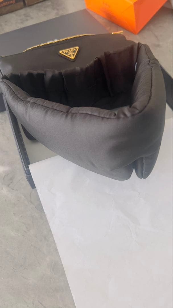 未使用品 限定 PRADA 完売品ポーチ付き アイマスク