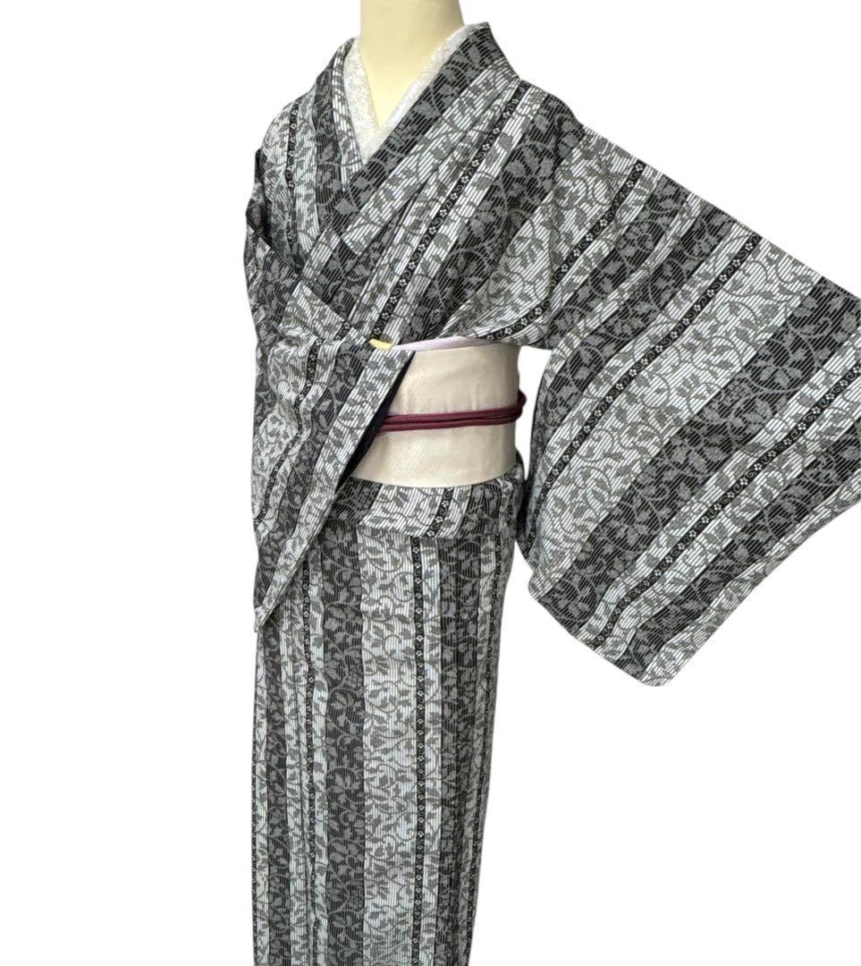 A58 愛華 着物 洗える着物 黒 白 唐草模様　仕付け