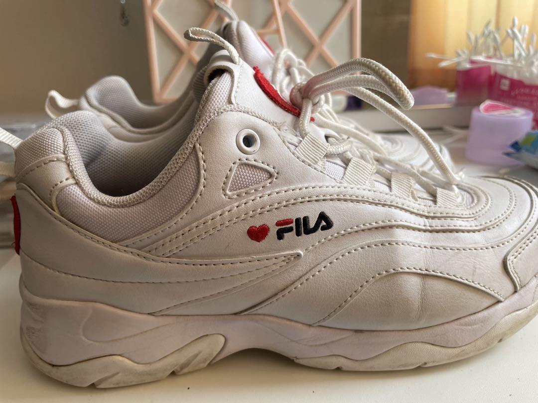 FILA ハートロゴ ホワイトスニーカー