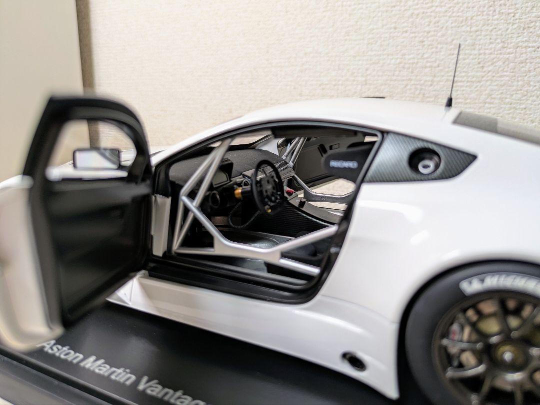 オートアート 1/18 ヴァンテージ GT3