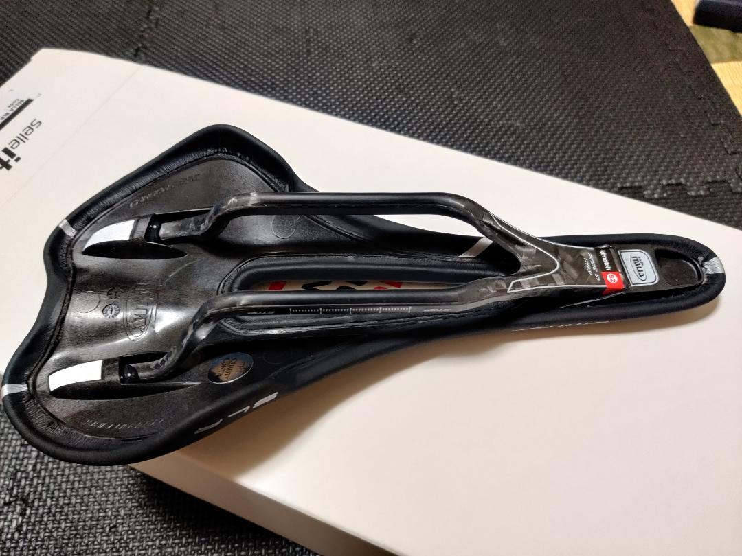 【新品】 カーボンサドル SLR Kit Carbonio Flow