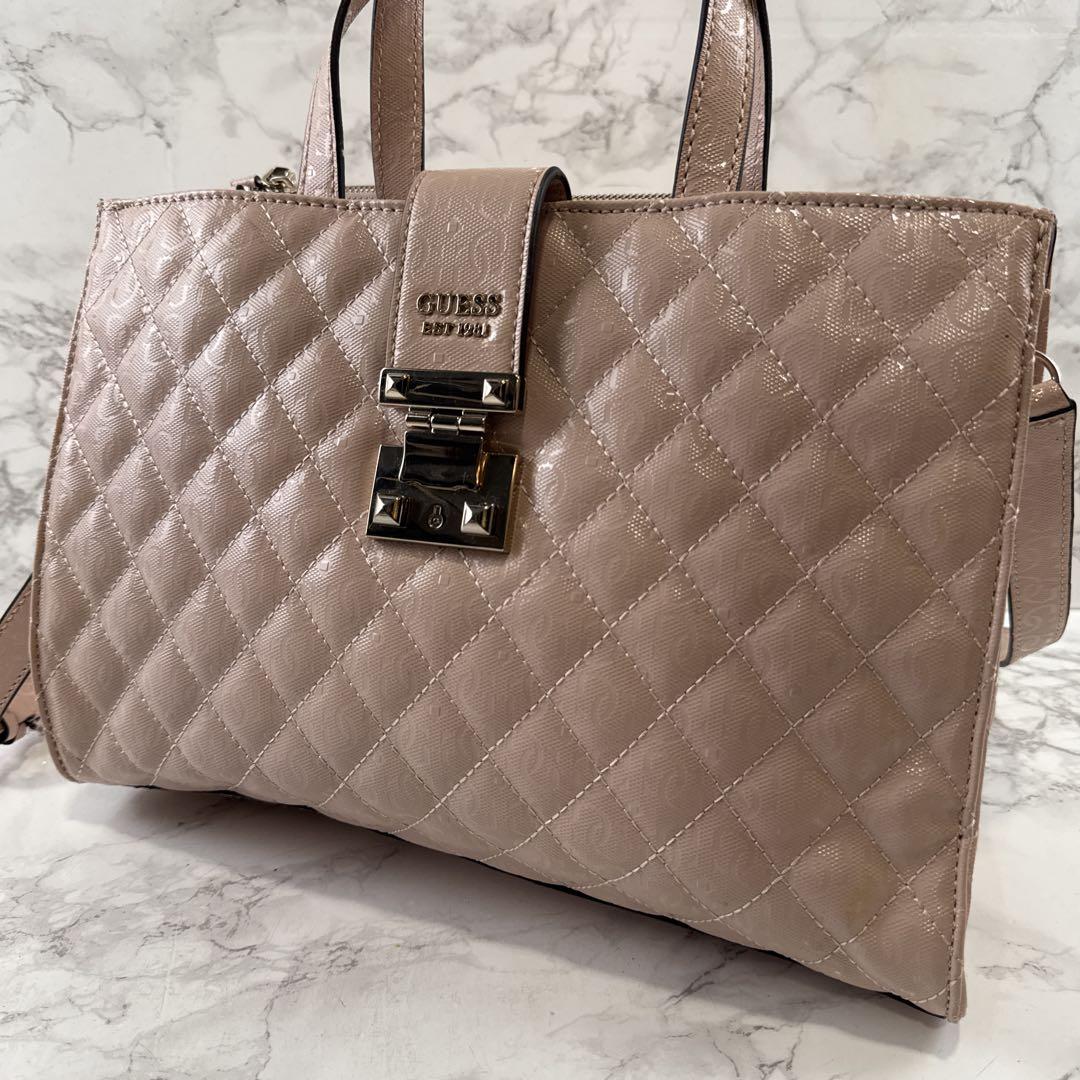 ほぼ未使用品 GUESS ゲス コーティングキルティング 2wayハンドバッグ