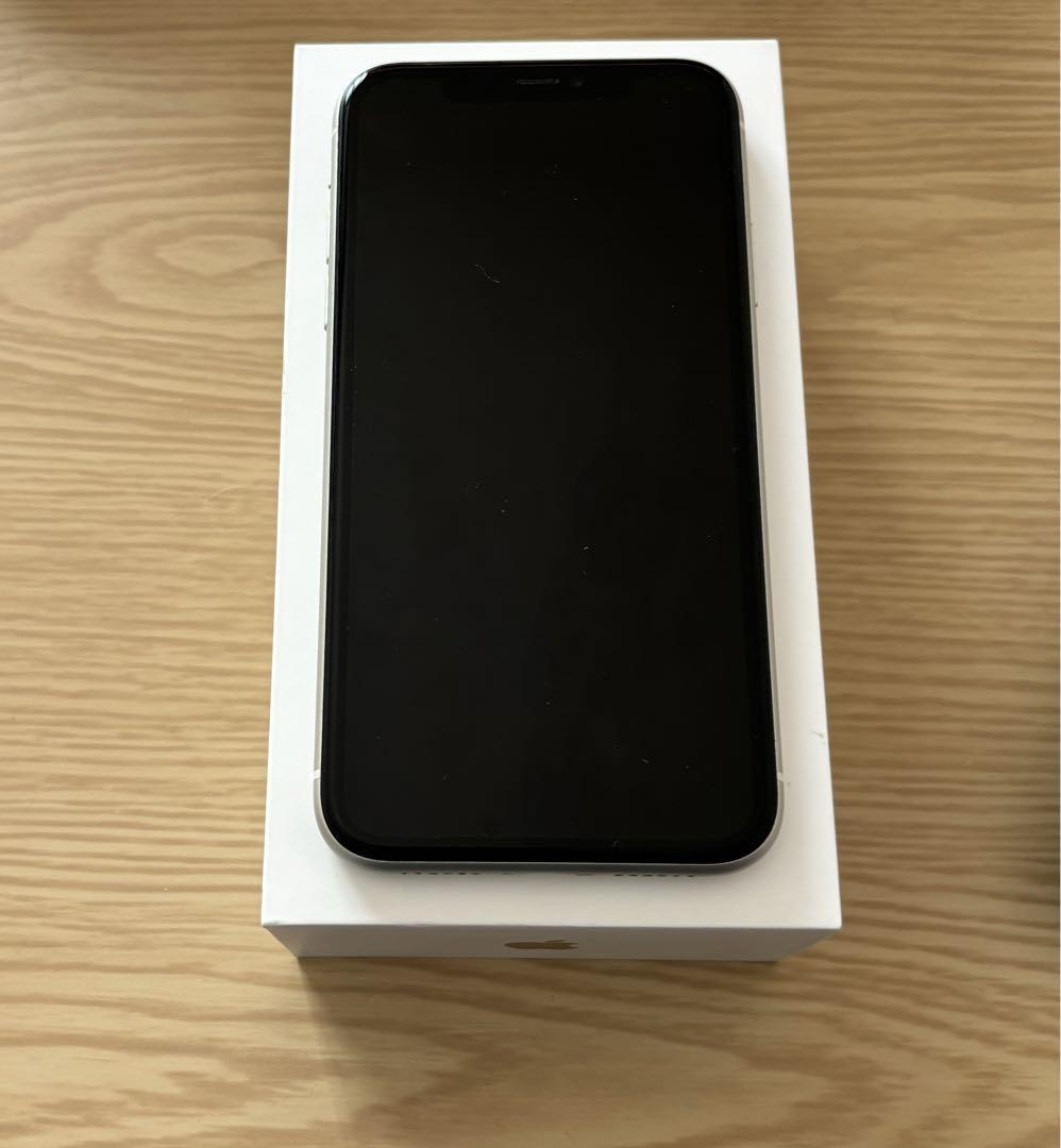 iPhone 11 ホワイト 128 GB au SIMロック解除済み
