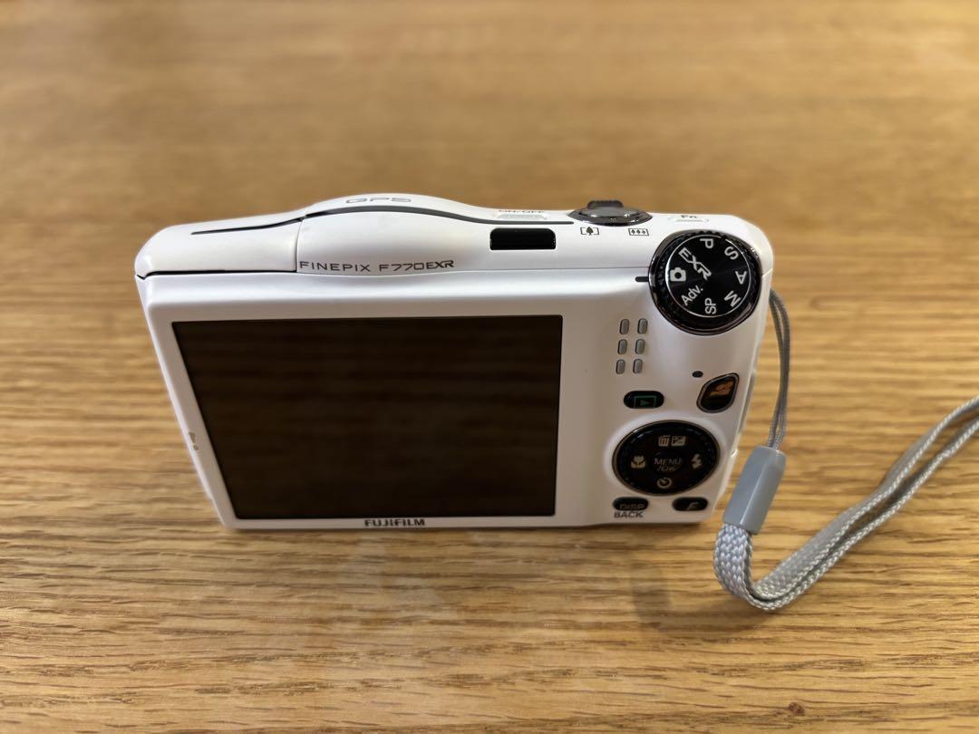 FUJIFILM FINEPIX F770EXR ホワイト