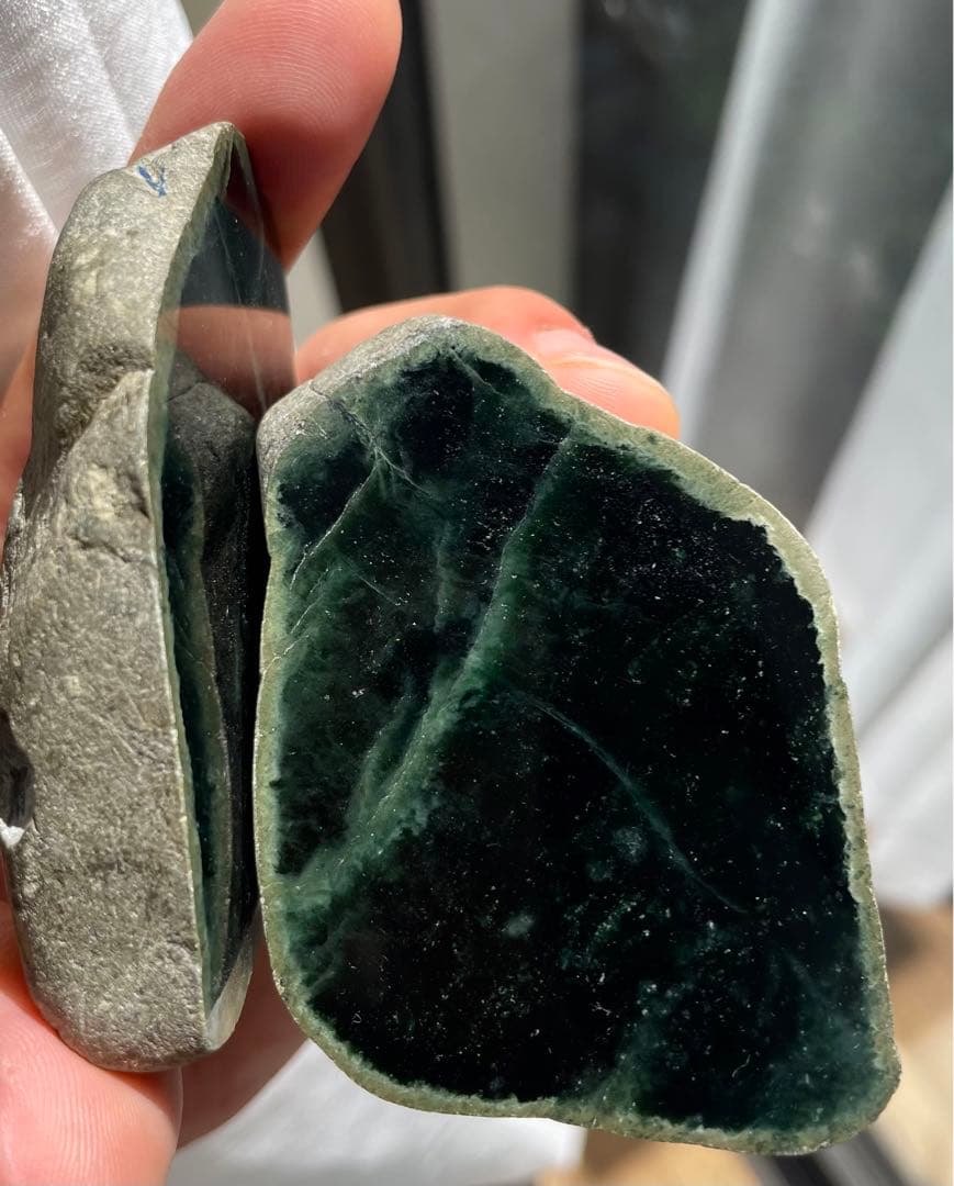 【稀少品】墨翠 雪花棉構造入り 天然翡翠原石