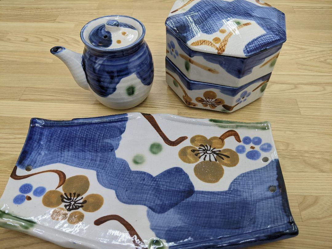 醤油さしと他皿