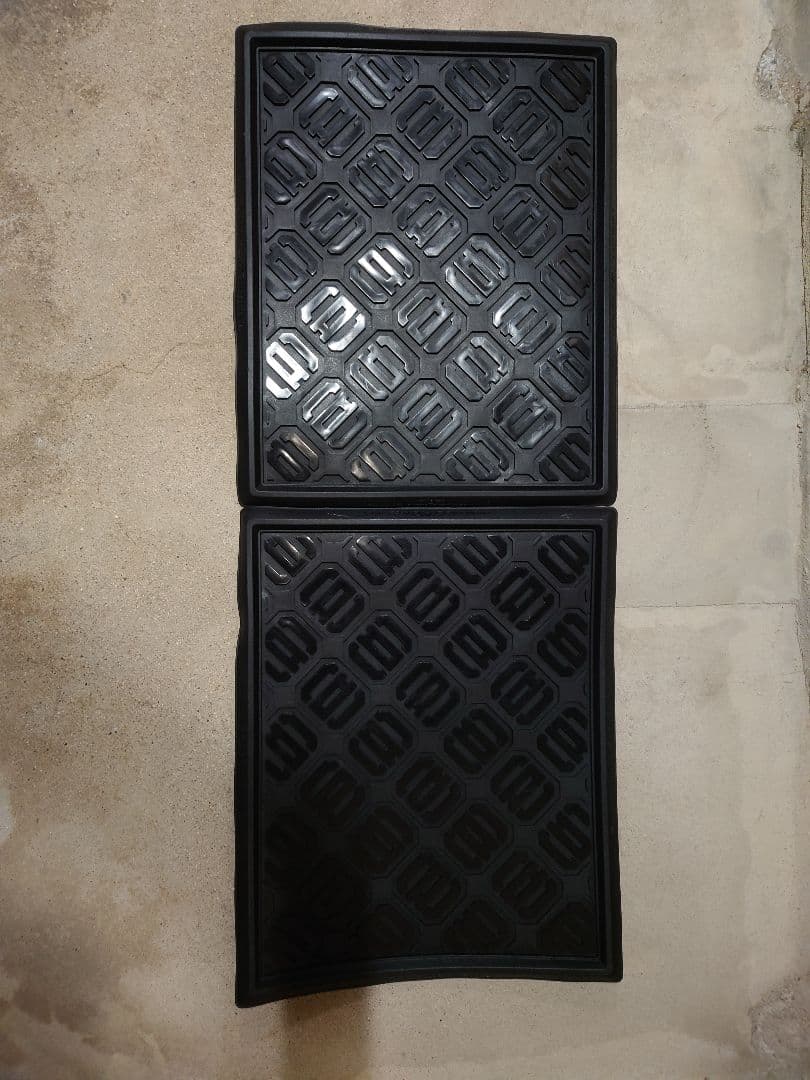 DADギャルソン　後部座席用ラバーマット　Lサイズ2枚