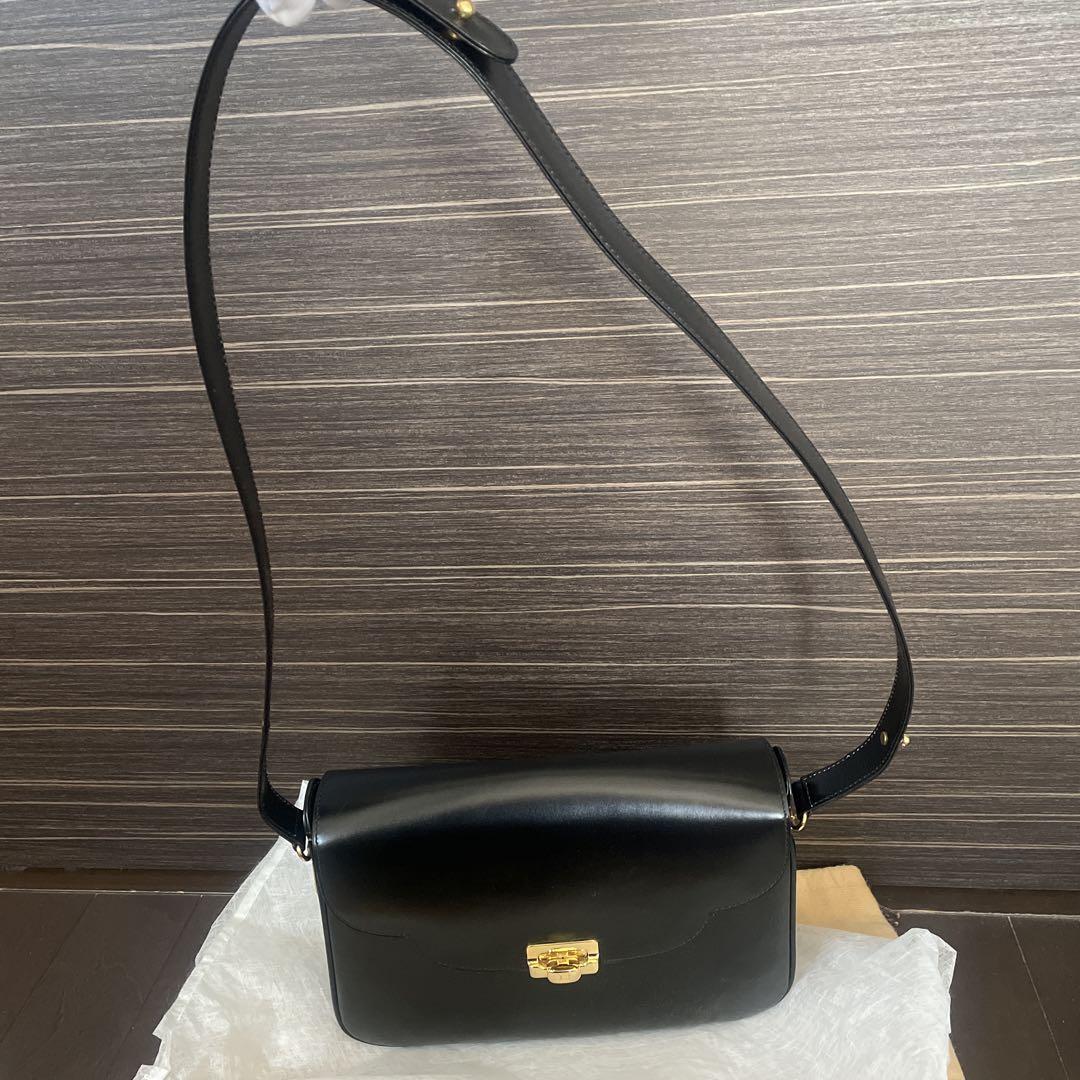 ショルダーバッグ