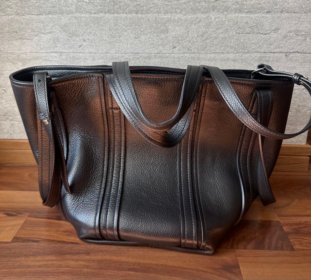 BALENCIAGAエブリデイ ノースサウス スモール ブラック BALENCIAGAエブリデイ ノースサウス スモール ブラック