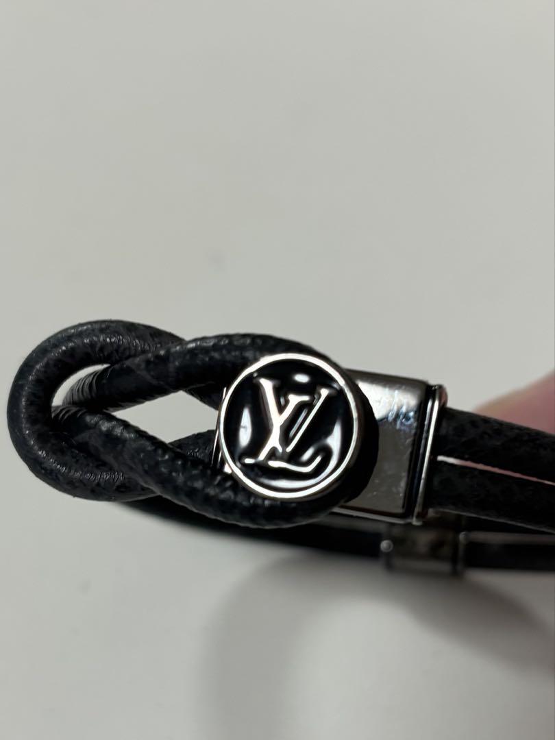LOUIS VUITTON ロゴ付き黒レザーブレスレット
