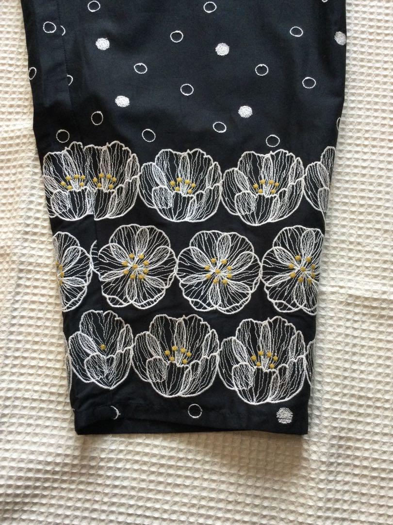 新品・未使用　マーブルシュッド　刺繍サンカヨウ テーパードイージーパンツ