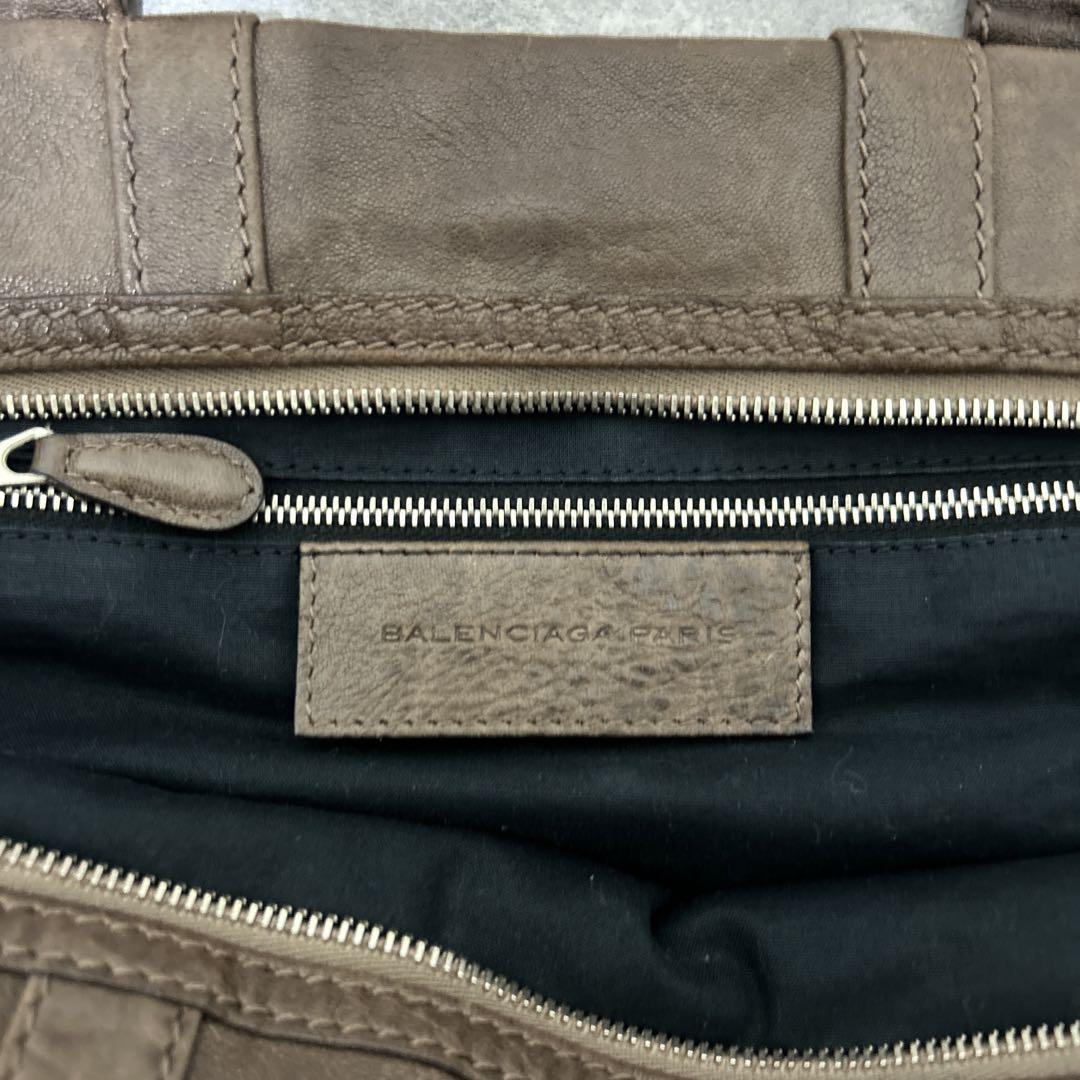 【希少モデル❗️】バレンシアガ　最高級レザー　ショルダーバッグ　プレートロゴ　金具