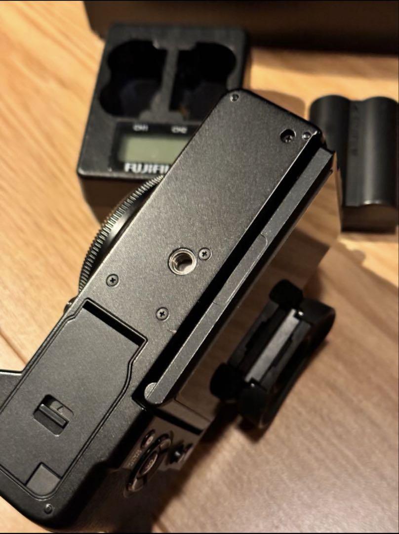 お値下げ】FUJIFILM XT5 BLACK ボディ 【バッテリー×2付き
