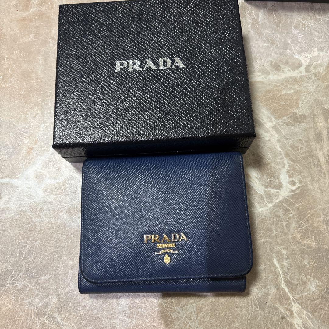 某メーカー PRADA ネイビー 三つ折り財布 - メルカリ 小物