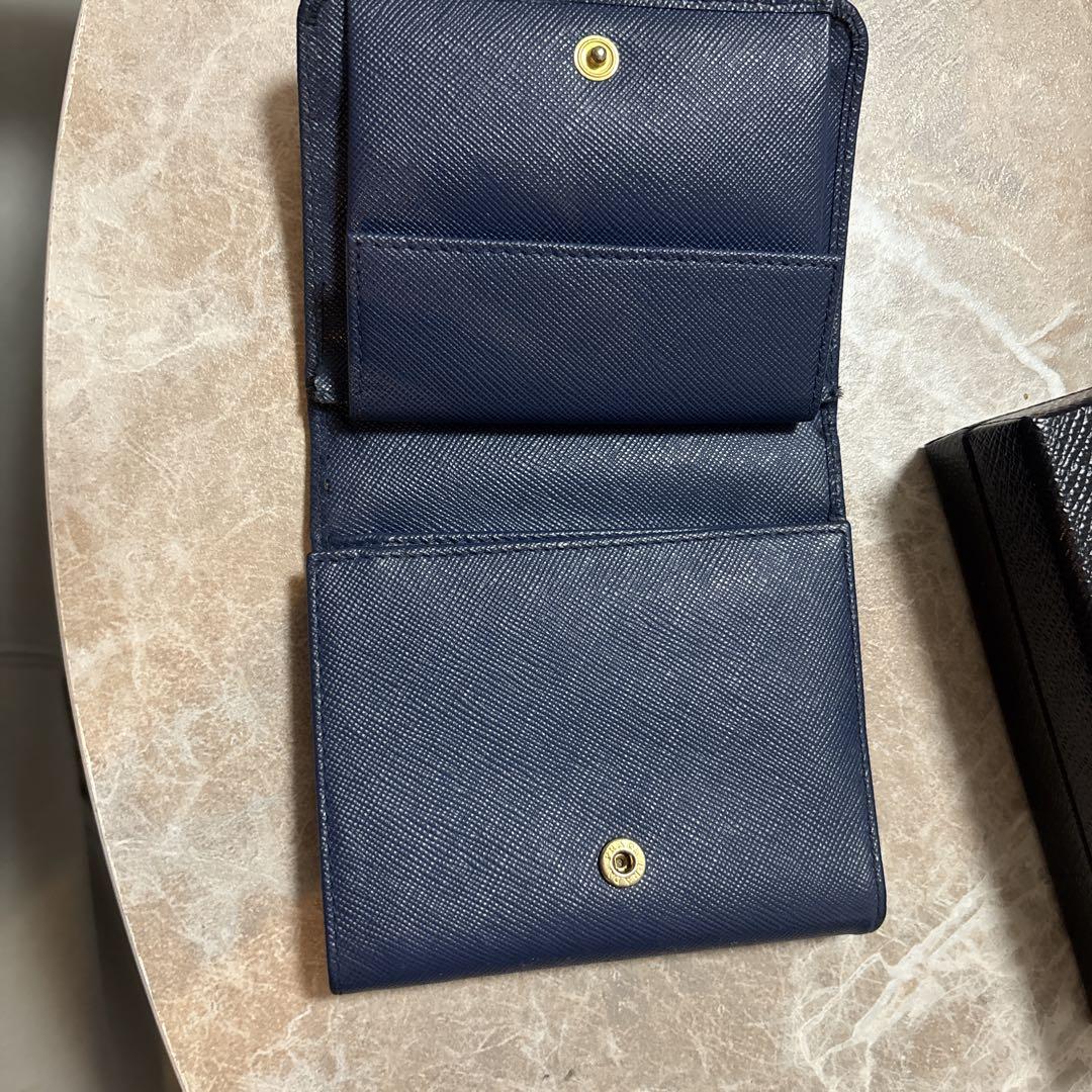 PRADA ネイビー 三つ折り財布 - メルカリ