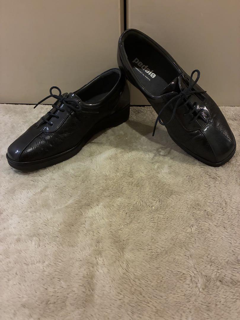 美品 アシックス pedala ペダラ レザー スニーカー サイドジップ 黒 ASICS pedala サイドジップ レザー スニーカー ブラック22 1/2