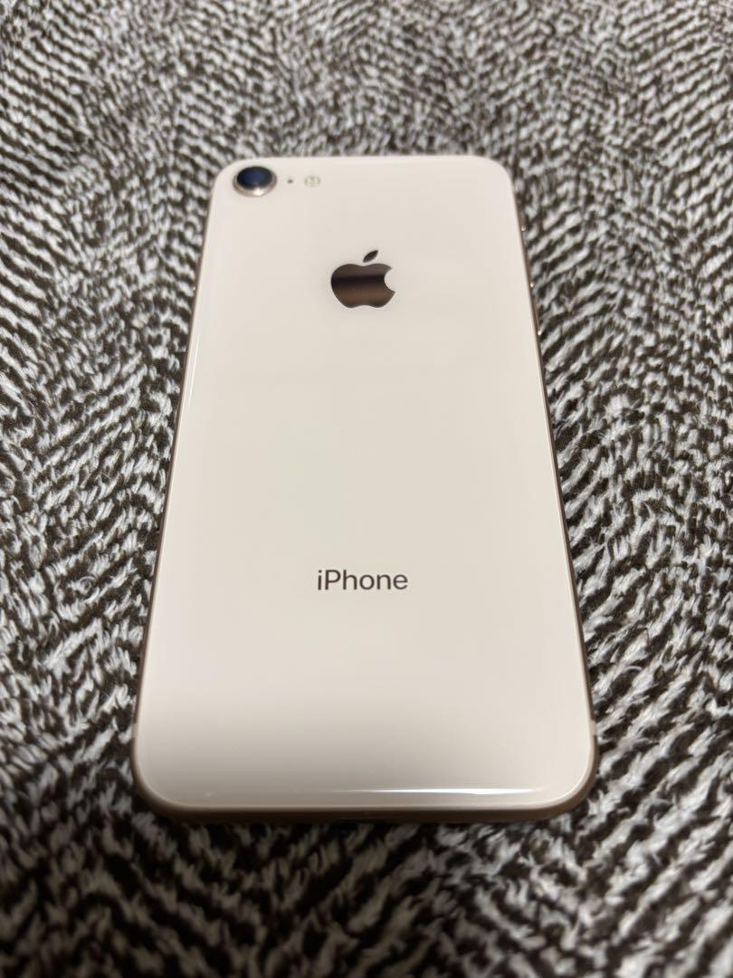 Apple iPhone8ゴールド(64GB)本体と充電アダプタ Apple iPhone8ゴールド(64GB)本体と充電アダプタ