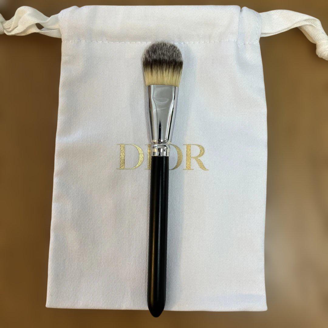 DIOR バックステージ フルイド ファンデーション ブラシ ライト