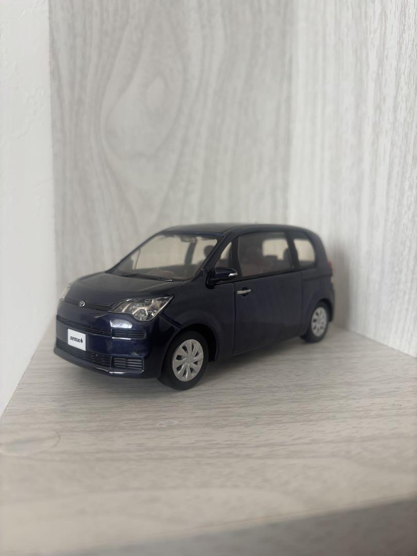 トヨタ スペイド　カラーサンプル