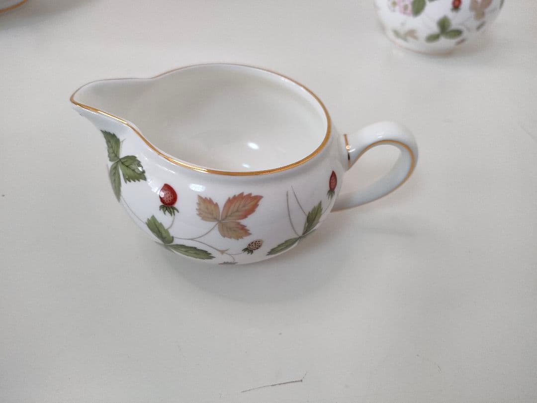 WEDGWOOD ワイルドストロベリー ティーポット クリーマー シュガーポット WEDGWOOD ワイルドストロベリー ティーポット クリーマー シュガーポット