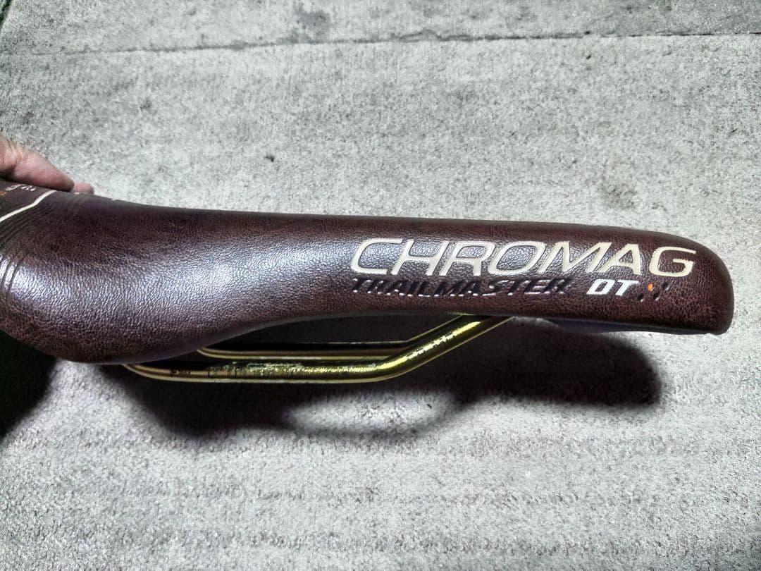 サドル ブラウン傷や汚れあり