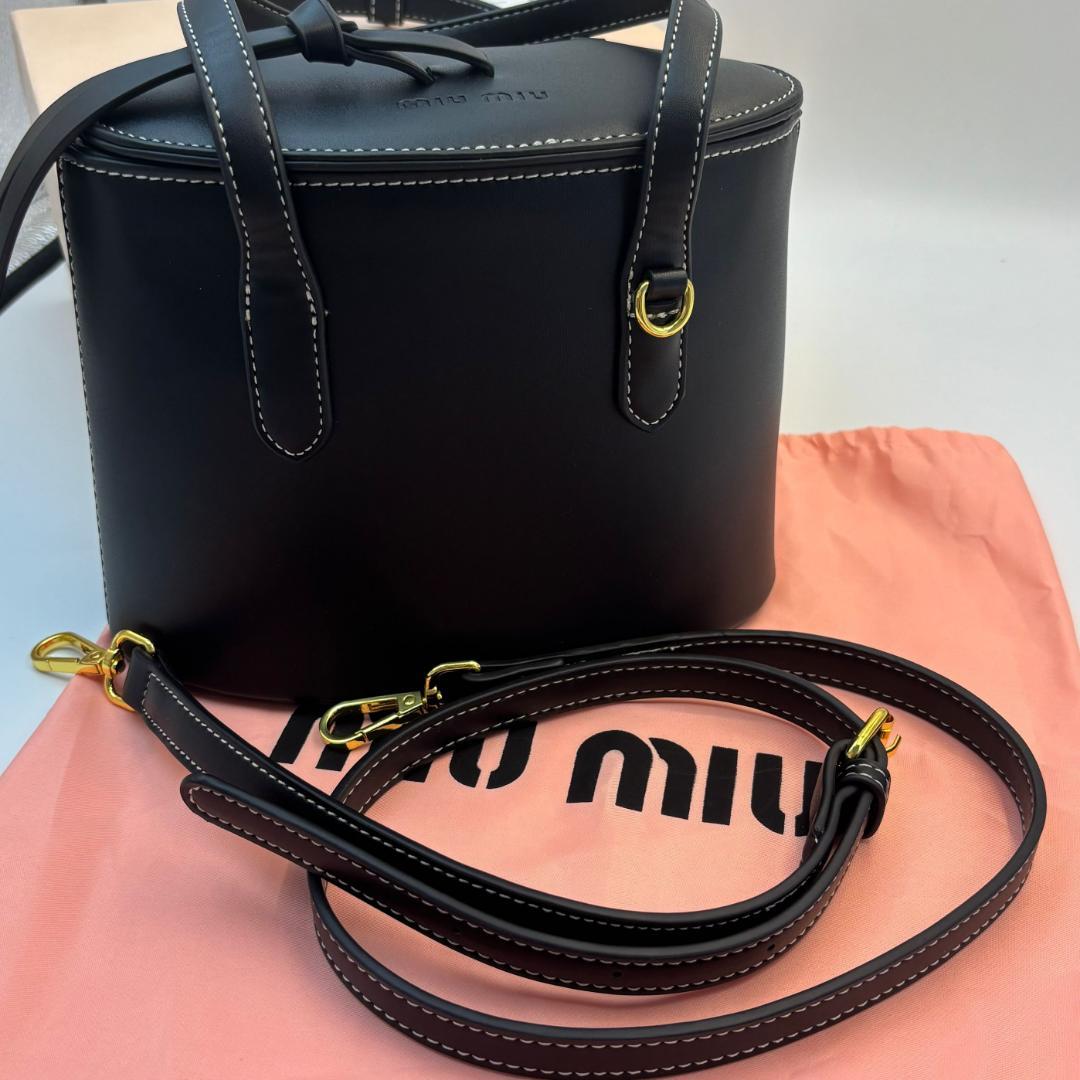 極美品✨️MIU MIU ブラックショルダーバッグ - メルカリ