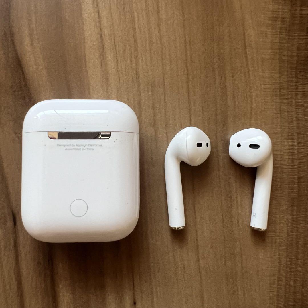 AirPods 第1世代 本体 ホワイト 充電ケース付き AirPods本体 ホワイト 充電ケース付き 第一世代 - メルカリ