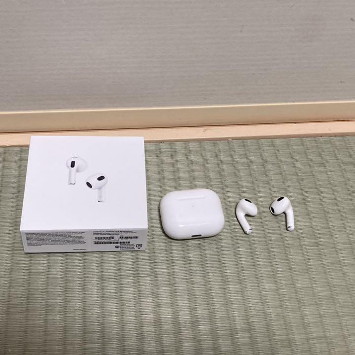 【年間ランキング6年連続受賞】 Air pods (第3世代) MME73J/A 値下げしました イヤフォン 【年間ランキング6年連続受賞】 Air pods (第3世代) MME73J/A 値下げしました イヤフォン
