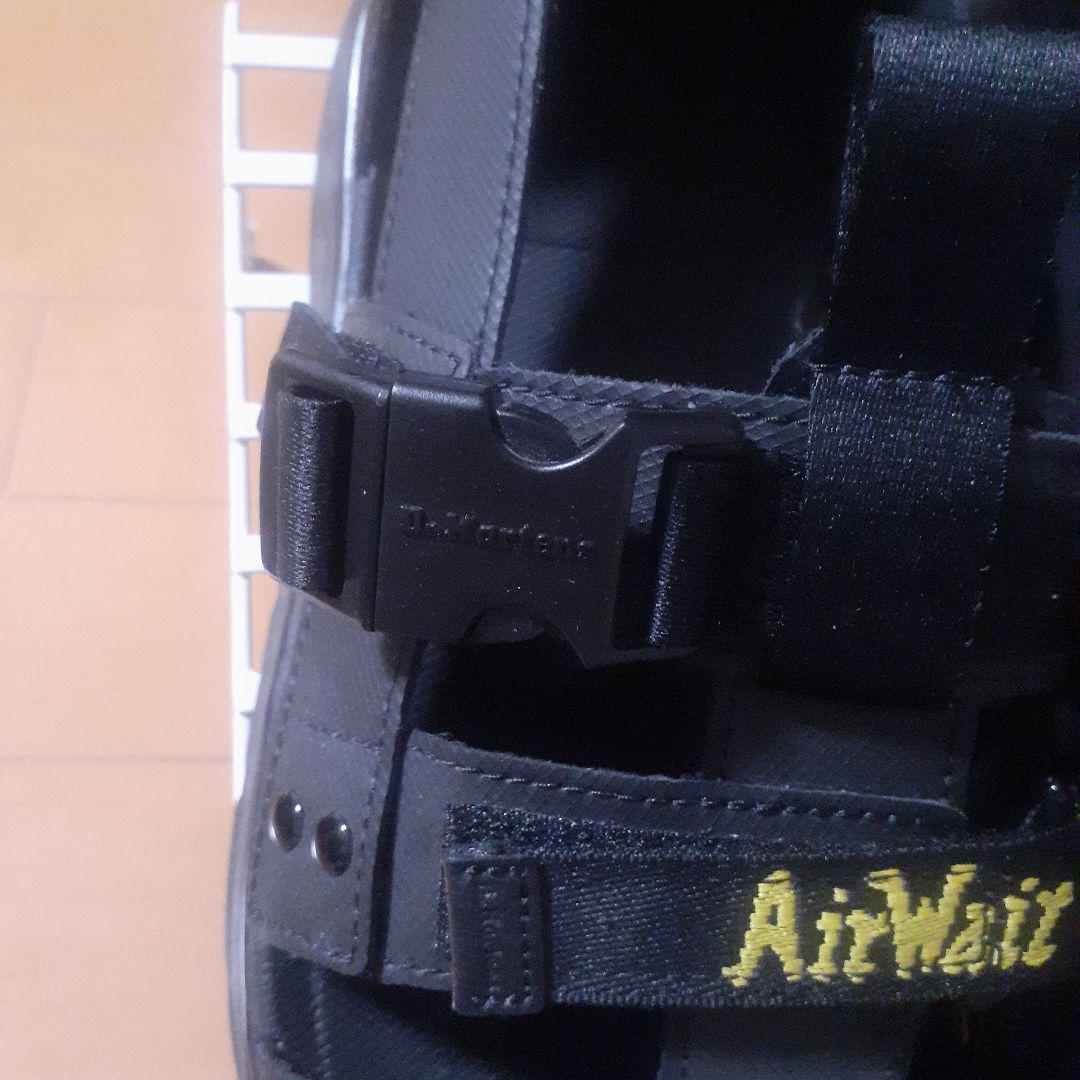 Dr．Martens　PERSON サンダル AW006