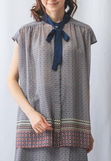 美品★NARACAMICIE ナラカミーチェ★パネル柄プリントリボン付きブラウス