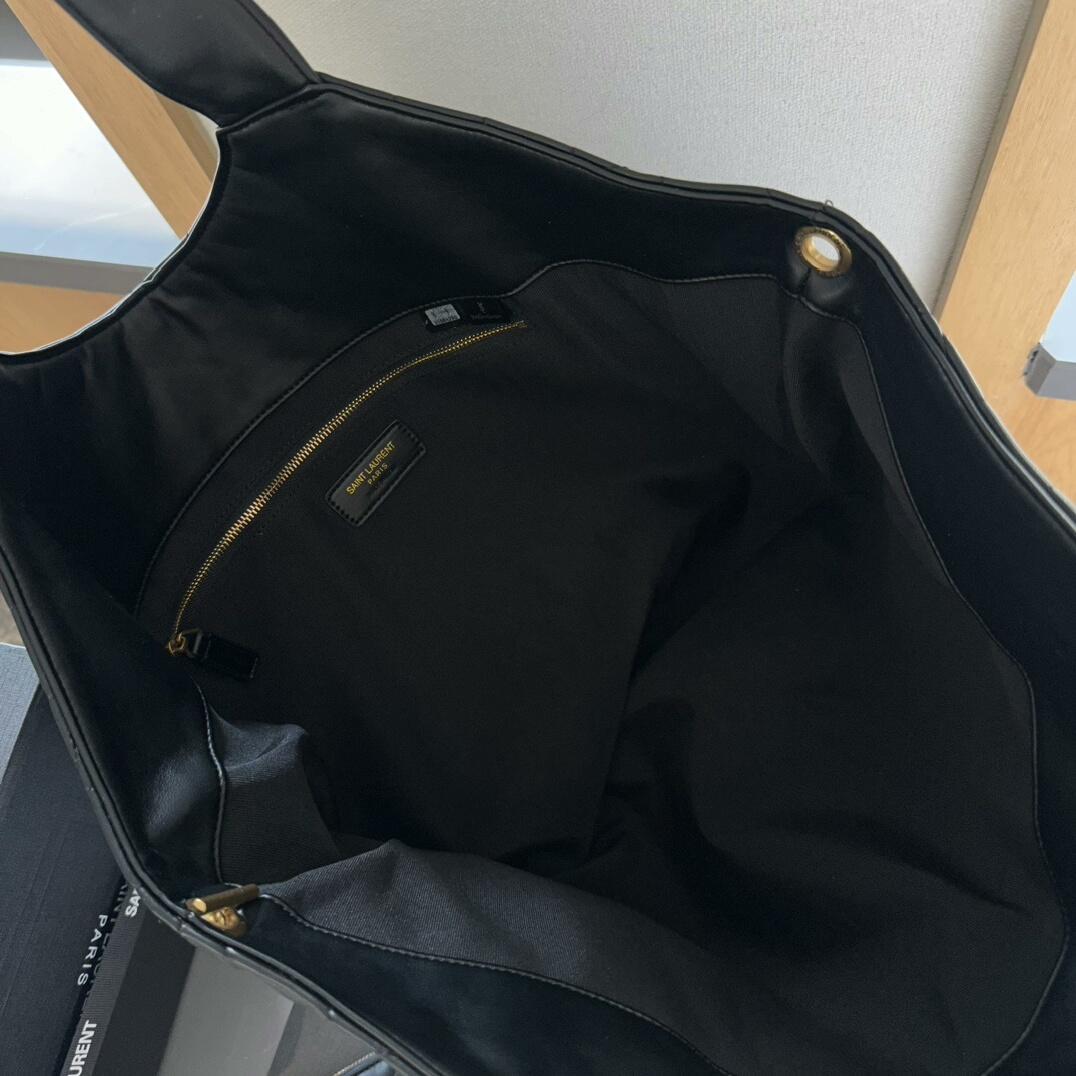 Yves Saint Laurent ブラック ハンドバッグ