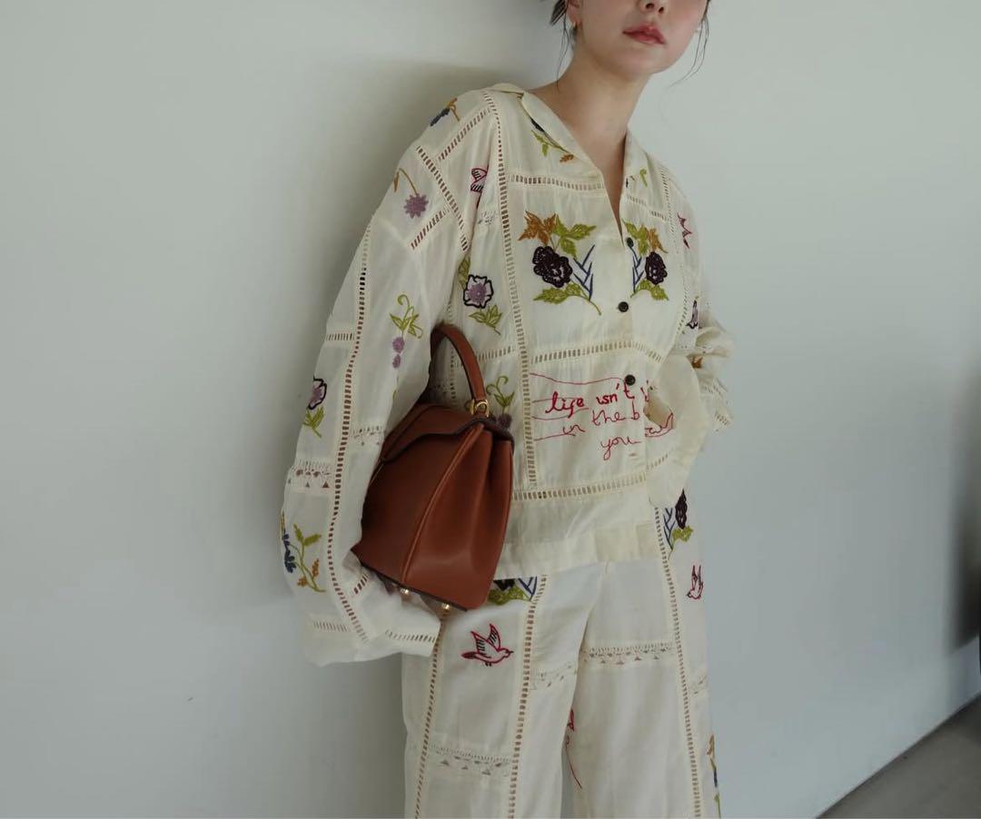 【TODAYFUL】刺繍入りホワイトシャツ 長袖