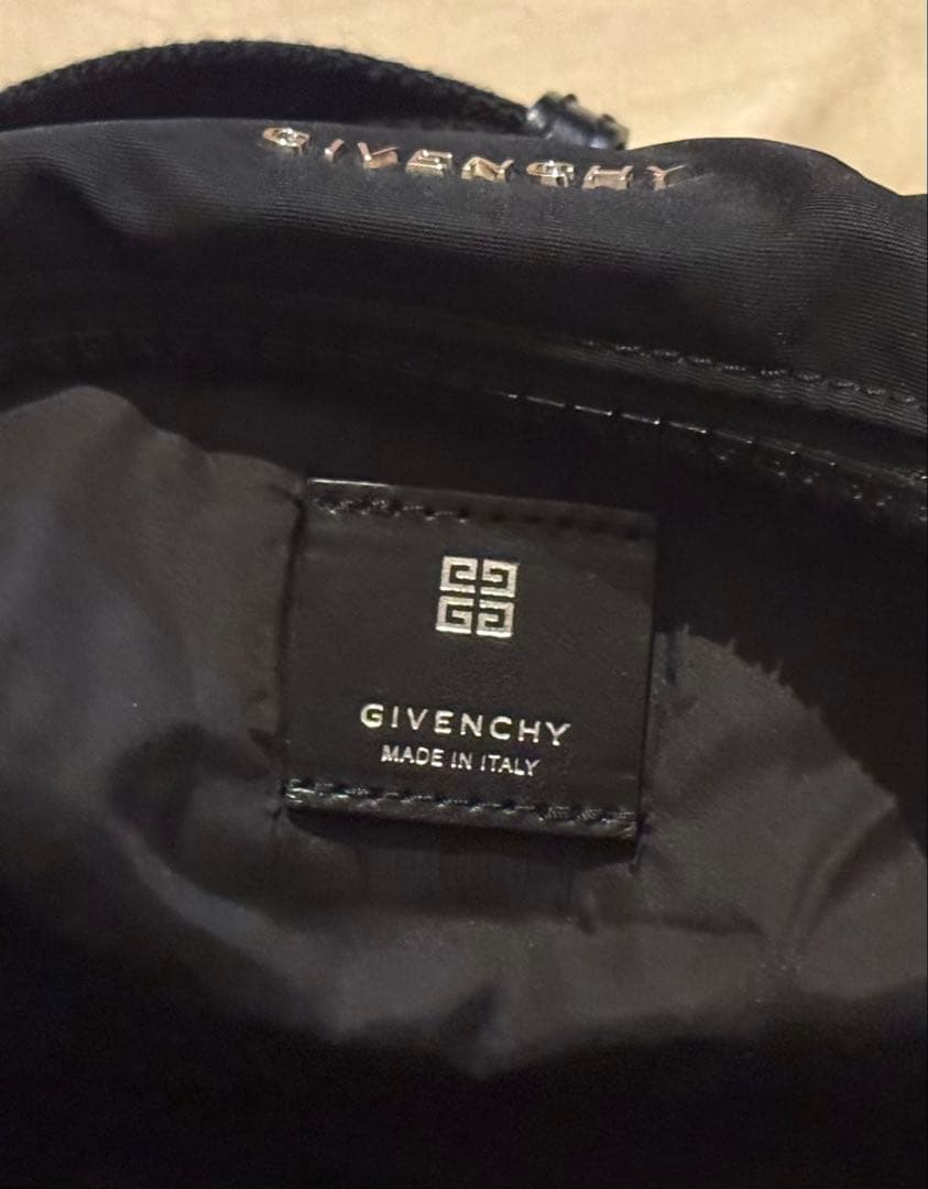 GIVENCHYショルダーバッグ