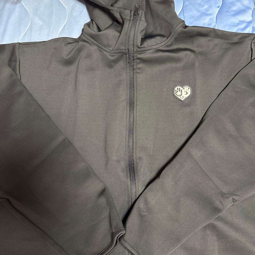 B'z 稲葉浩志 ジャージパーカー Lサイズ - メルカリ B'z 稲葉浩志 ジャージパーカー Lサイズ - メルカリ