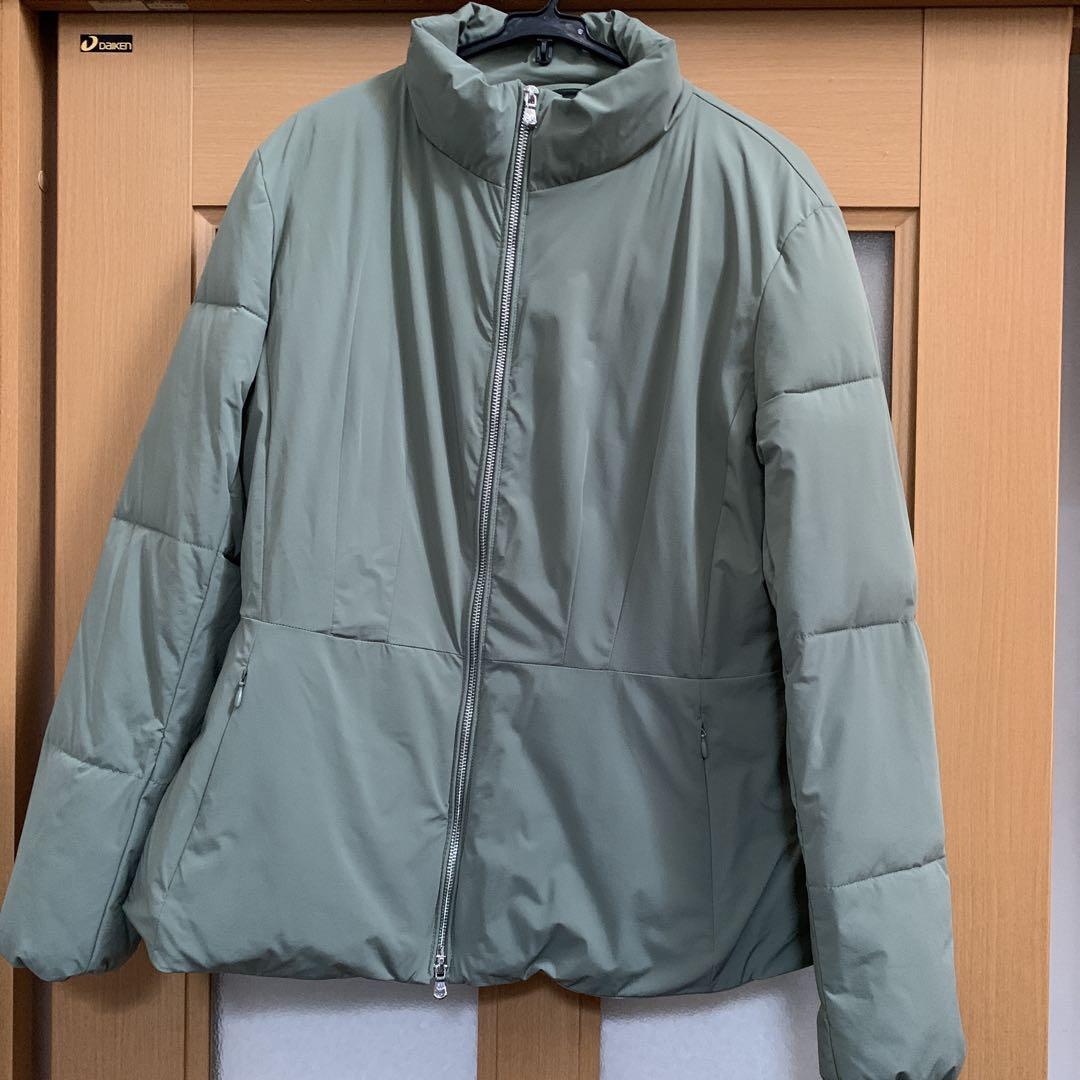 新品EMPORIO ARMANI グリーン パデットジャケット 新品EMPORIO ARMANI グリーン パデットジャケット