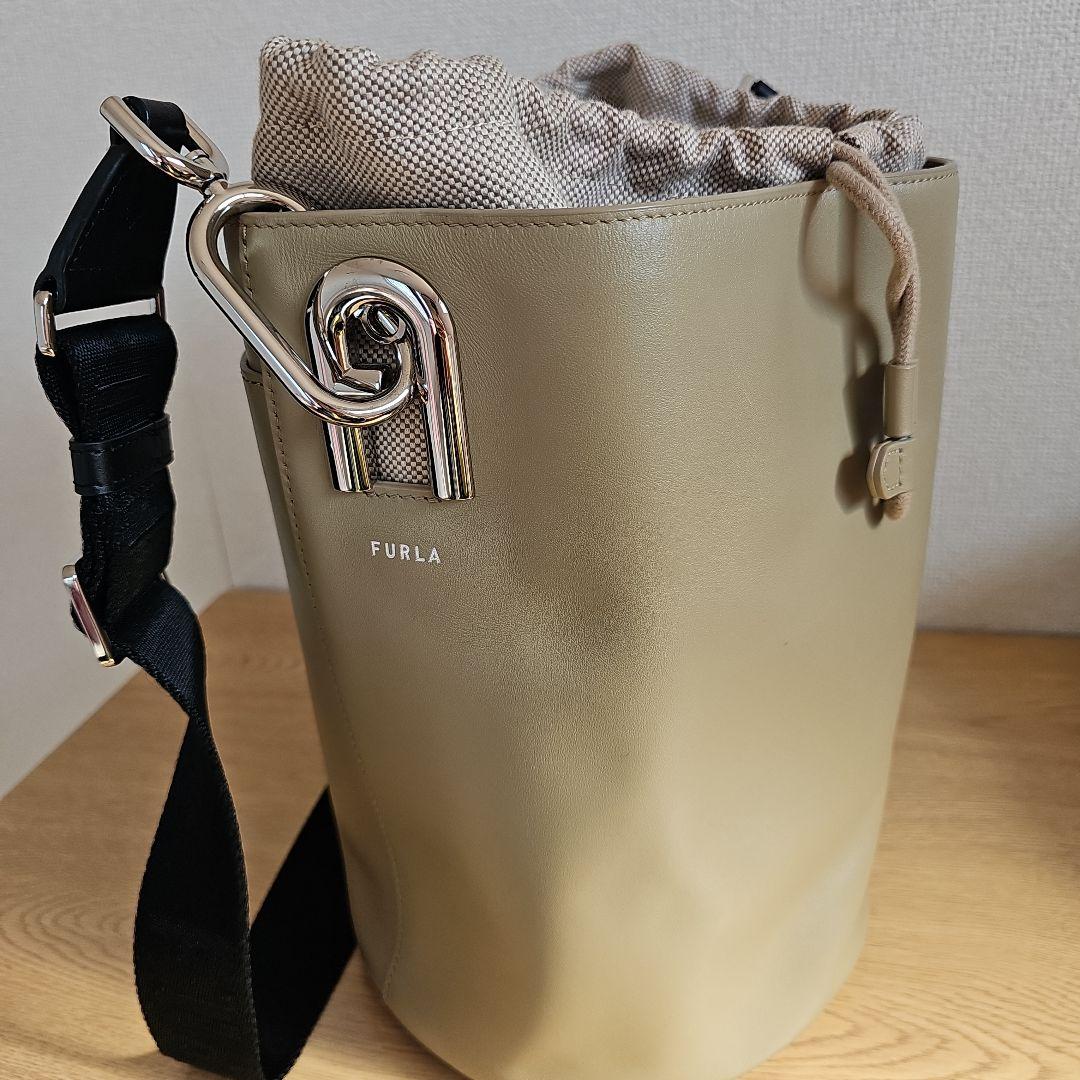 FURLA ベージュ バケツバッグ 保存袋付き