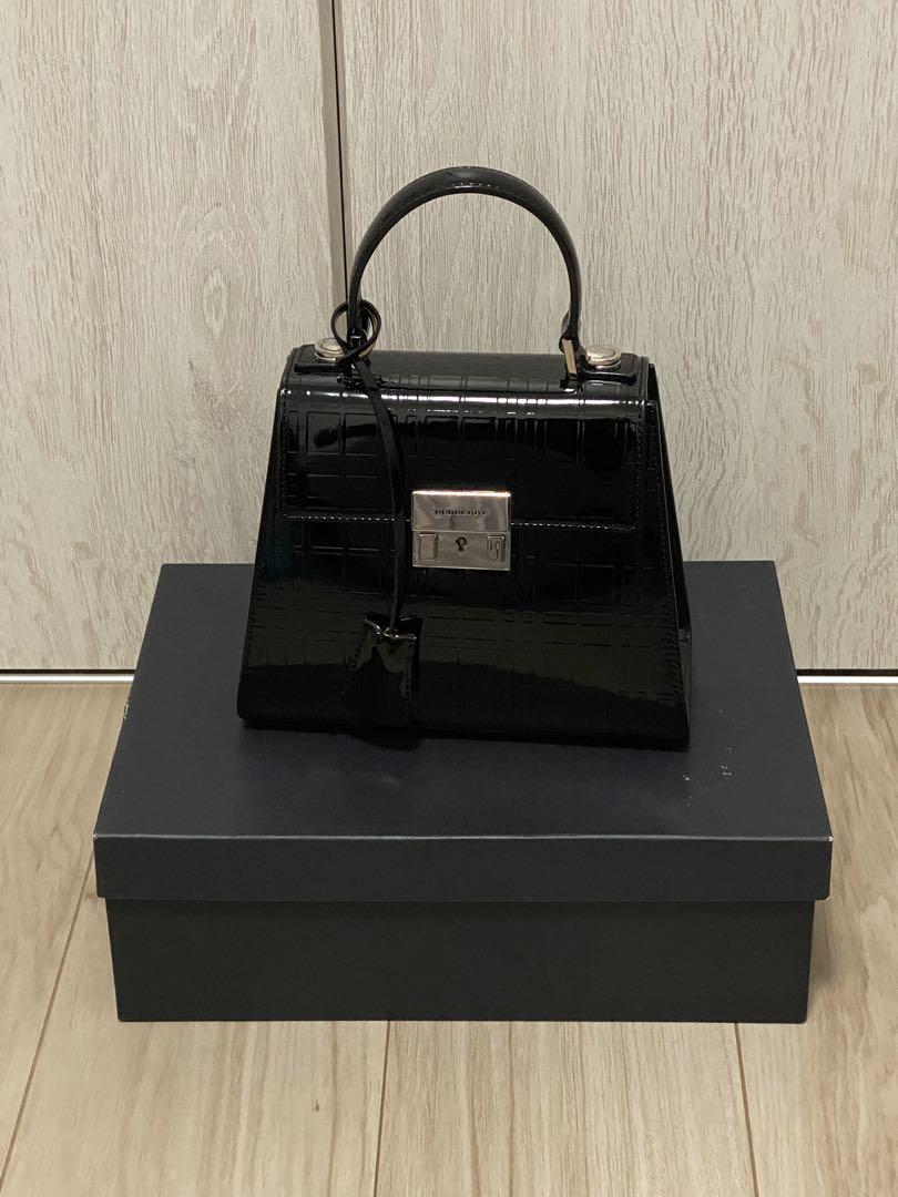 BURBERRY エナメルバッグ